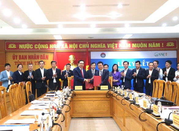 VNU AND HA TINH PROVINCE SIGN A COMPREHENSIVE COOPERATION AGREEMENT